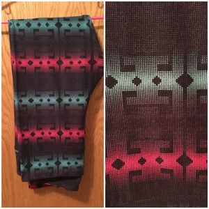 LuLaRoe Tall and Curvy Leggings